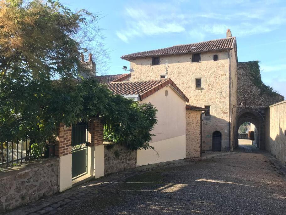 Du Haut Des Remparts Brigueuil Exterior photo